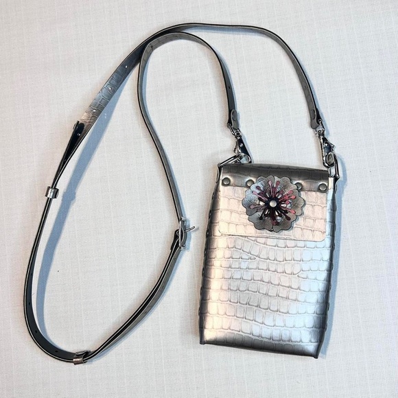 mohop Handbags - Crocodile Flower Mobile Bag | Silver Crocodile Cell Phone Travel Crossbody Bag